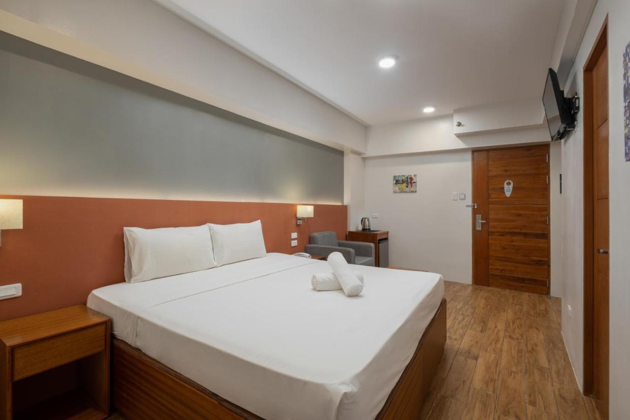 Ihotel Uptown Bgc Тагиг Экстерьер фото
