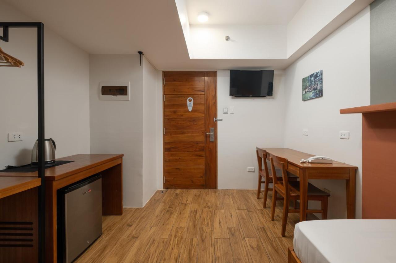 Ihotel Uptown Bgc Тагиг Экстерьер фото