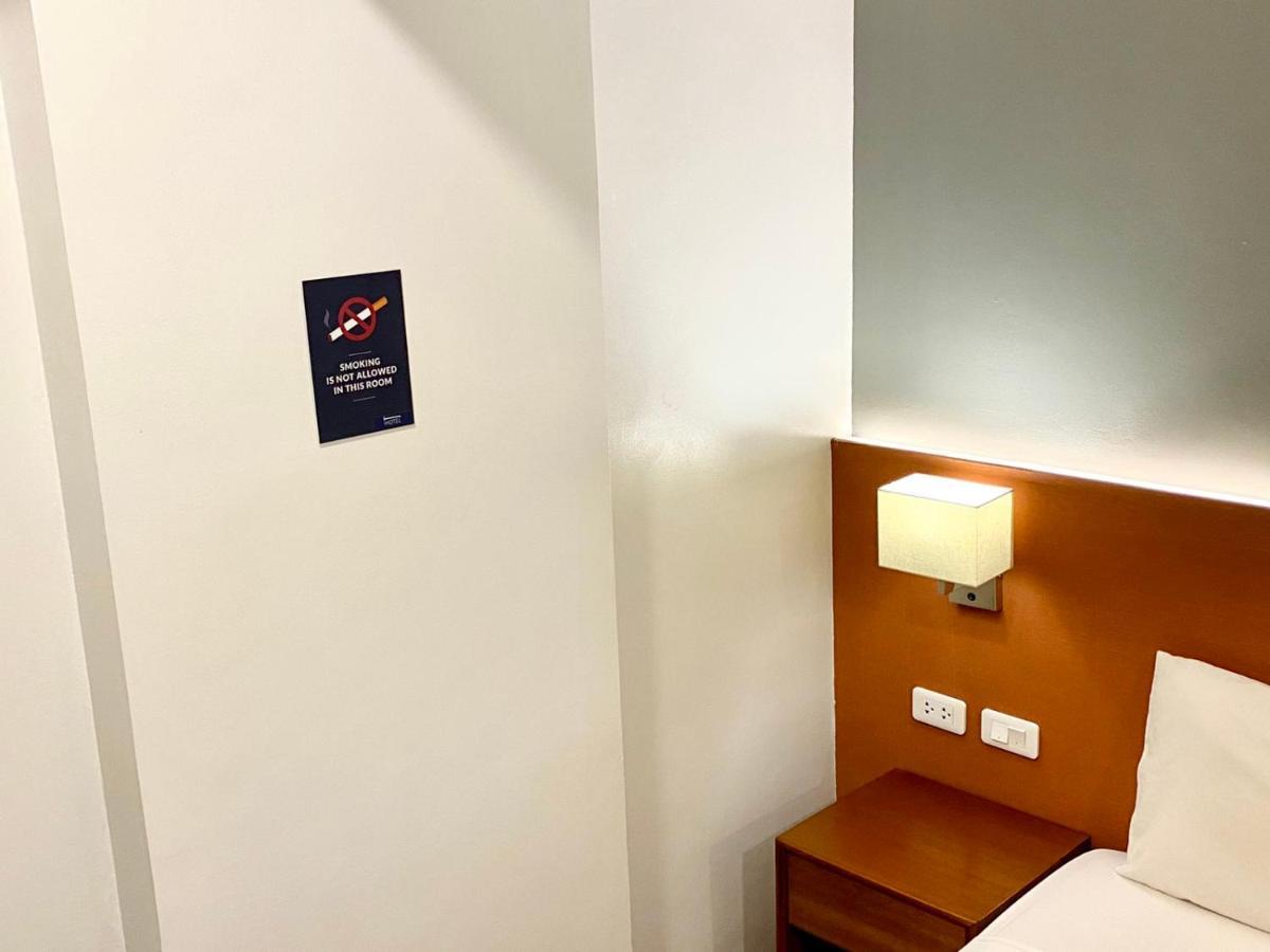Ihotel Uptown Bgc Тагиг Экстерьер фото
