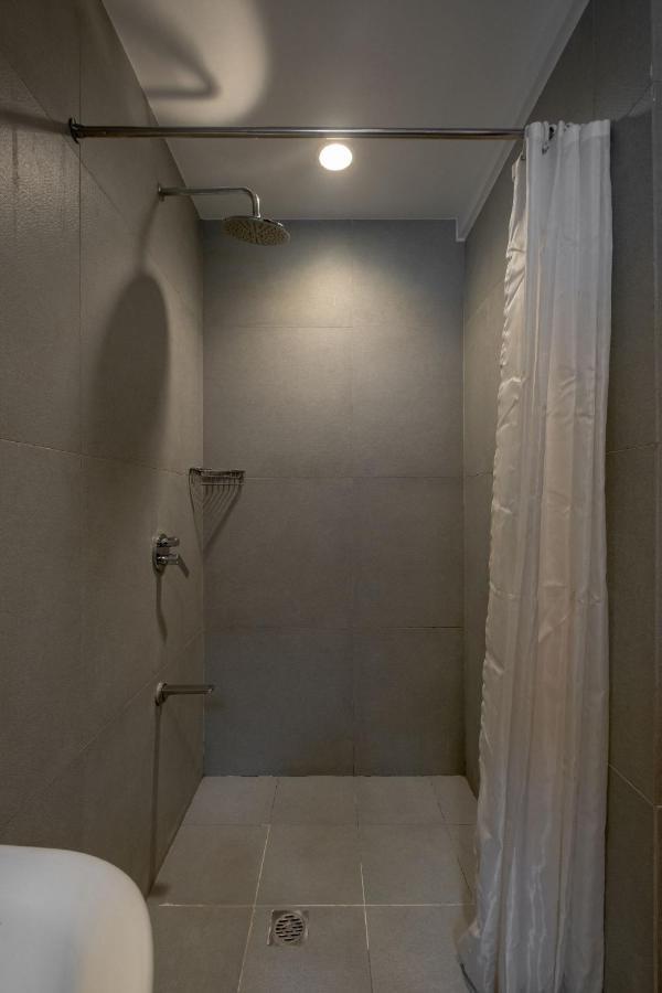 Ihotel Uptown Bgc Тагиг Экстерьер фото